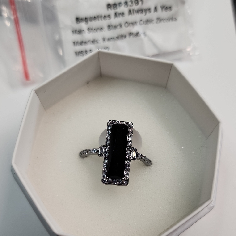 Bomb Party Ring Size 9 Elegant Black and Silver Ring